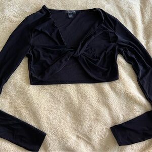PrettyLittleThing Black Cut Out Twist-Front Long Sleeve Crop Top